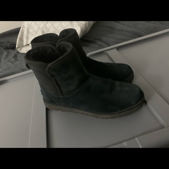 Uggs - Picture 1 of 4